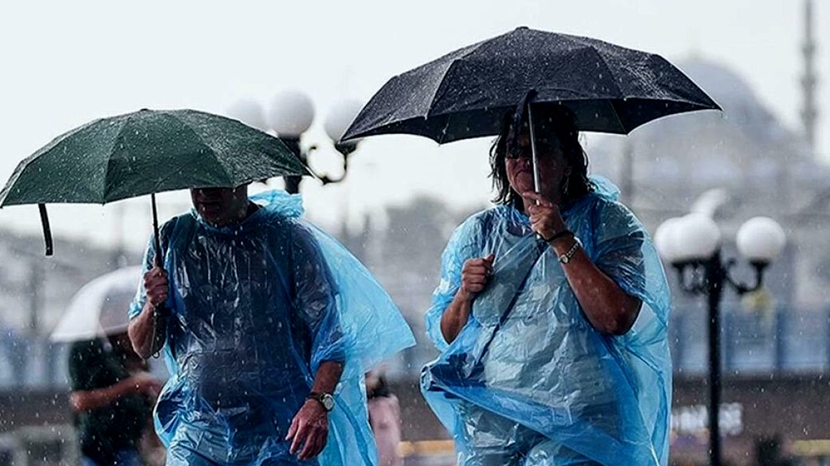 İstanbul'da Sıcaklar Sona Eriyor: Hafta Sonu Serin Hava ve Yağış Geliyor