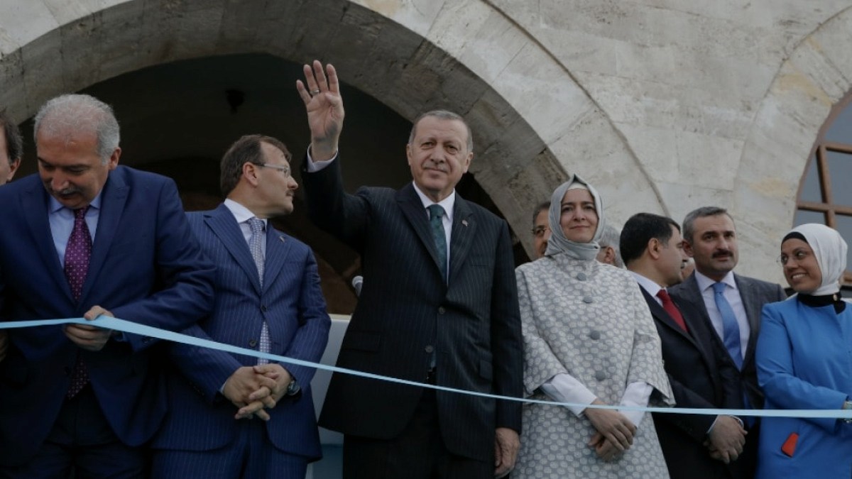 Sayan Ailesinin Siyasi Yükselişi Durdu: Önemli Görevlerden Ayrılıklar