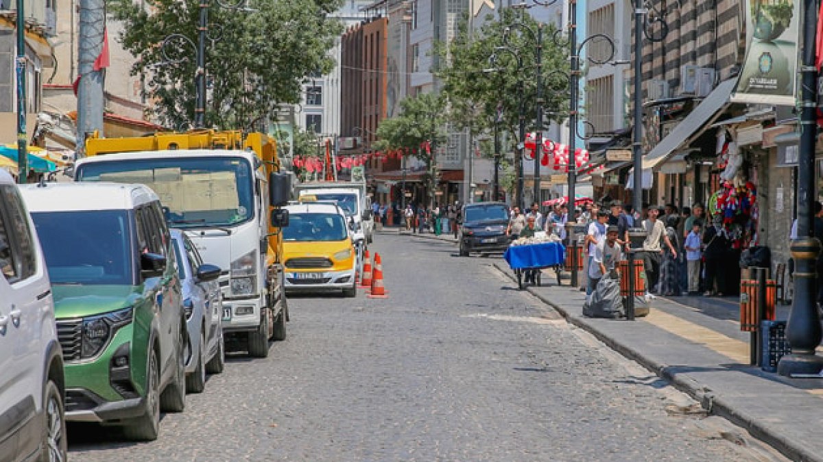 Diyarbakır'da Kavurucu Sıcaklar Hayatı Durma Noktasına Getirdi