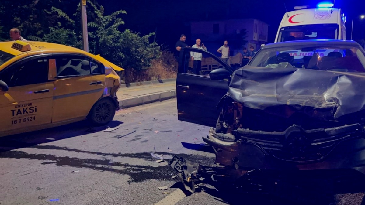 Bursa'da Alkollü Sürücü Taksiye Arkadan Çarptı: 1 Yaralı