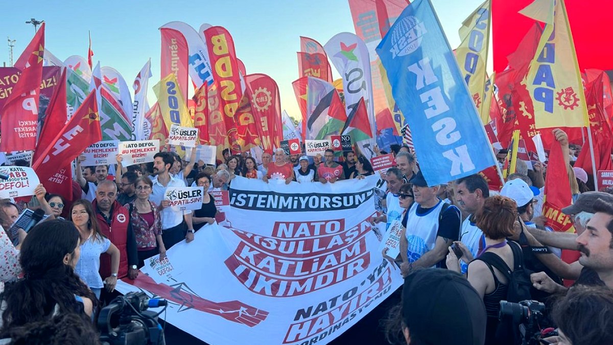 Kadıköy'de Binlerce Kişi NATO Zirvesi'ne Karşı Alanlardaydı