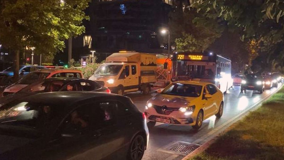 İstanbul'da Sürücü Hakimiyetini Kaybetti, Araçlar Zincirleme Kaza Yaptı
