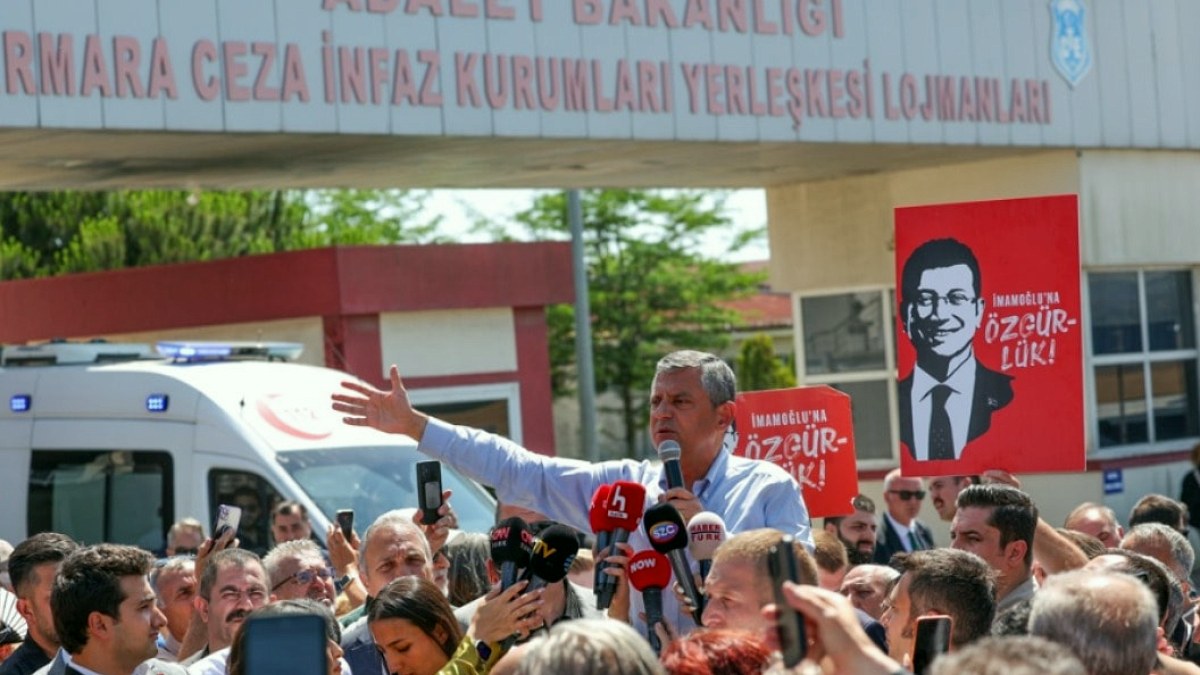 İmamoğlu'nun Savunma Stratejisi: Hukuksuzluğa Karşı Mücadele Vurgusu