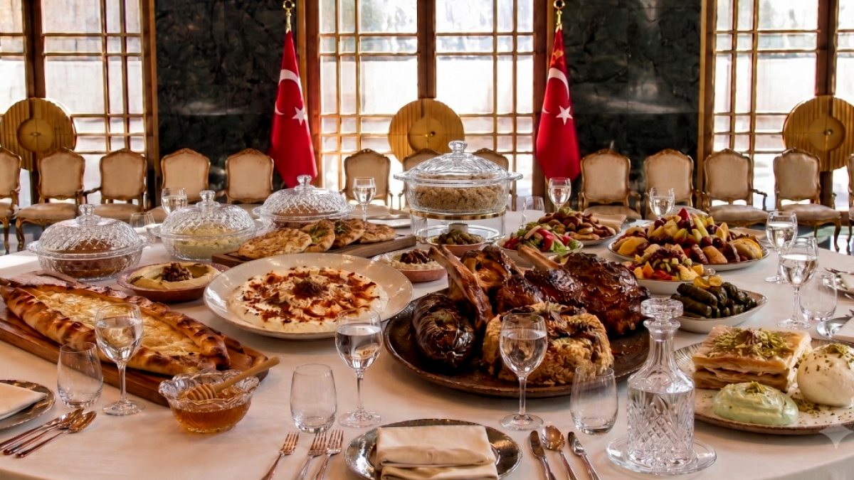 NATO Zirvesi'nde Liderlere Türk Mutfağının Eşsiz Lezzetleri Sunuldu
