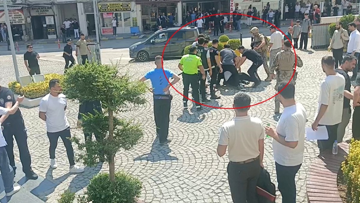 Bursa Adalet Sarayı'nda Kavga: 1 Polis ve 2 Kişi Yaralandı