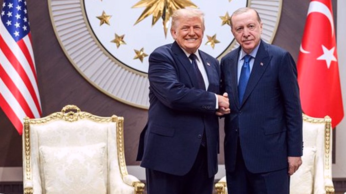 Erdoğan ve Trump'tan Ankara Zirvesi'nde Dikkat Çeken Tokalaşma
