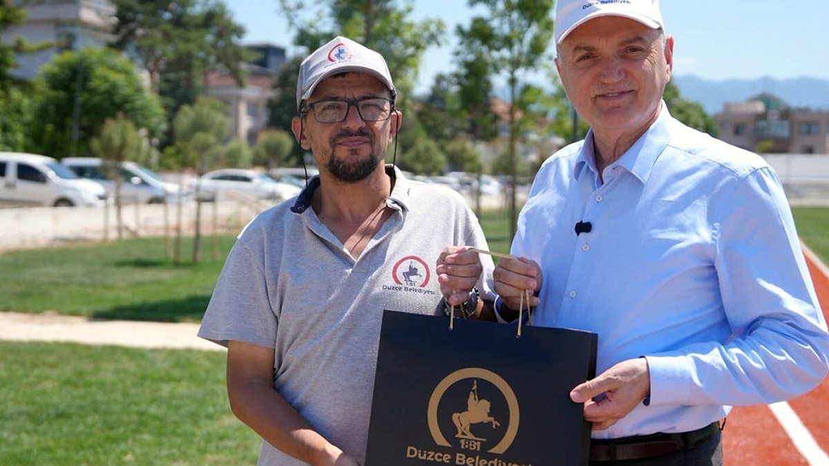 Düzceli Temizlik İşçisi, Milyonluk Altınları Polise Teslim Etti