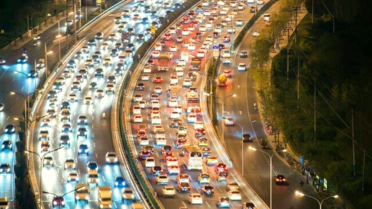 Uydu Teknolojisiyle Hız Kontrolü: Yeni Araçlarda Otomatik Yavaşlama Dönemi Başlıyor