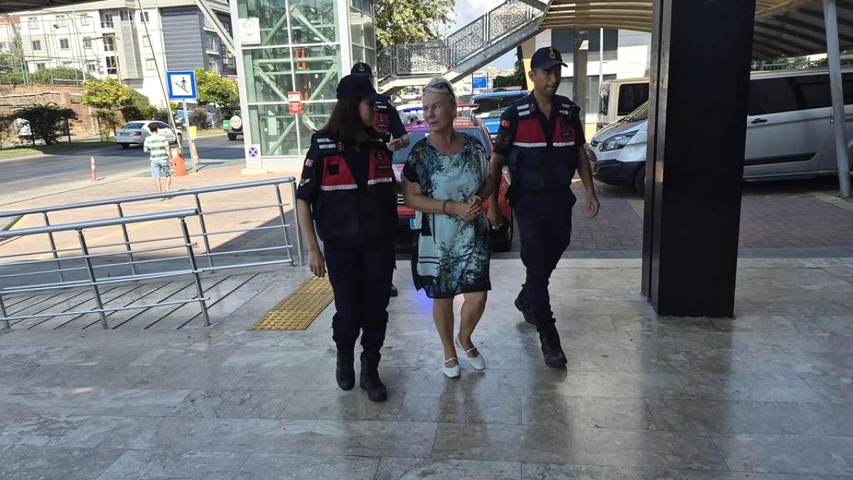 Rus Site Yöneticisi, Haşema Giydiği İçin Çocuğun Havuza Girmesini Engelledi: Tutuklandı