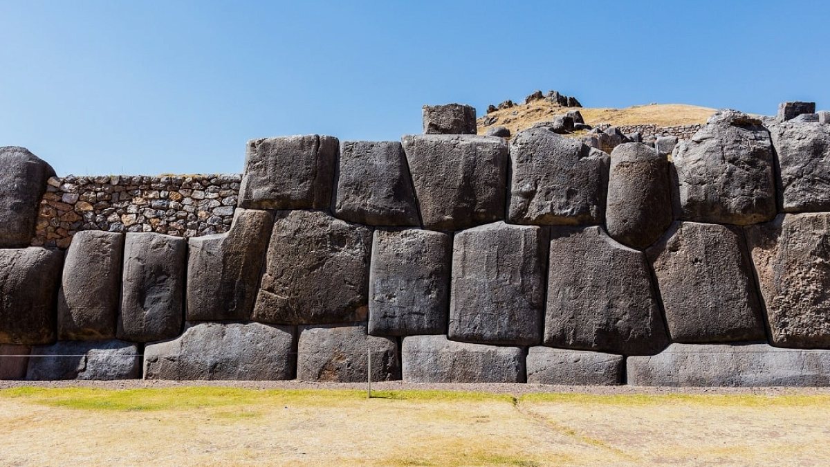 İnka Mühendisliğinin Zirvesi: Sacsayhuamán'ın Dev Taşları Yüzyıllara Meydan Okuyor
