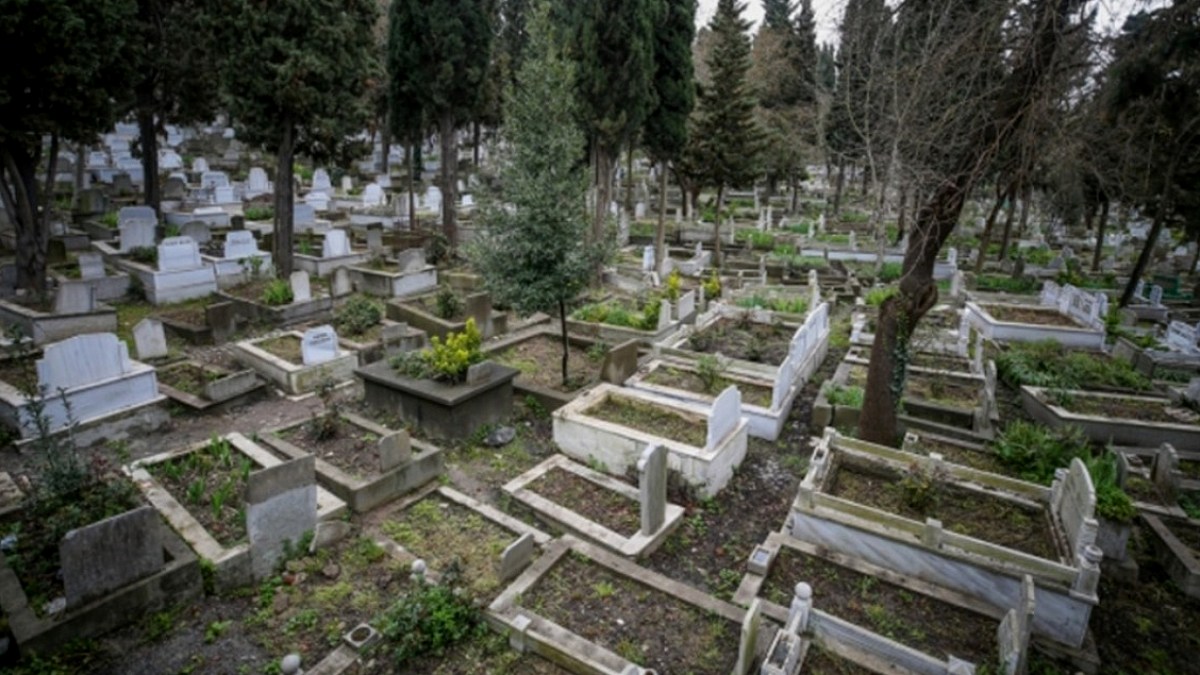 Mezar Fiyatları El Yakıyor: İstanbul'da Üç Katına Çıktı