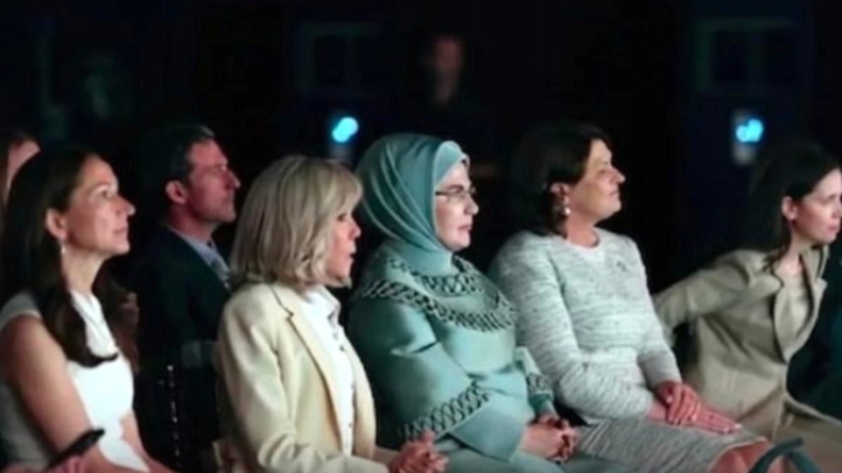 First Lady'ler Ankara'da Moda Rüzgarı Estirdi: Özgür Masur Defilesi Büyük İlgi Gördü