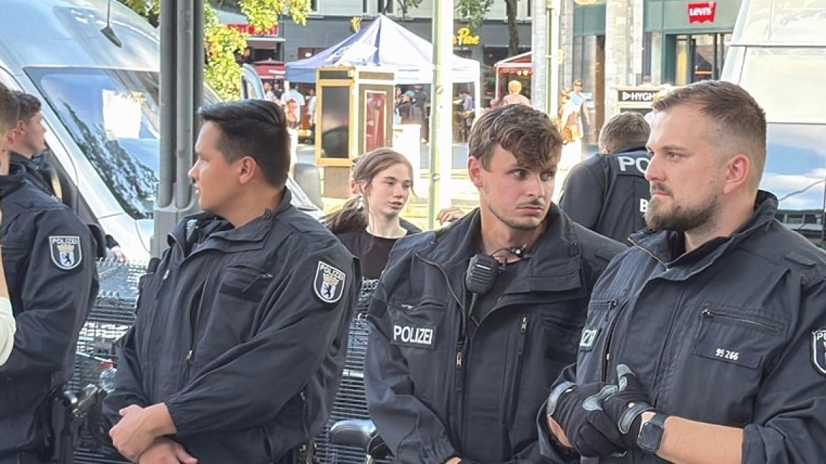 Berlin Süpermarketinde 11 Saatlik Kabus: Kasiyer Rehin Alındı, Polis Operasyonu Sonlandırdı