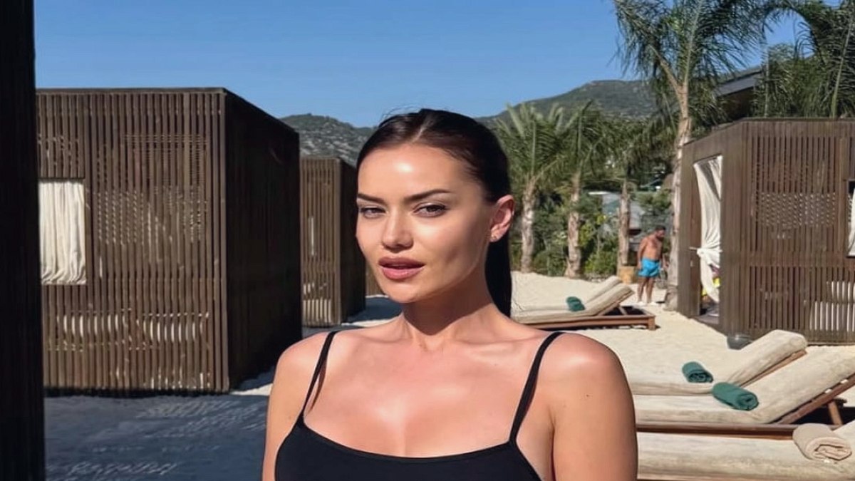 Fahriye Evcen'den Göz Kamaştıran Yaz Tatili Paylaşımları