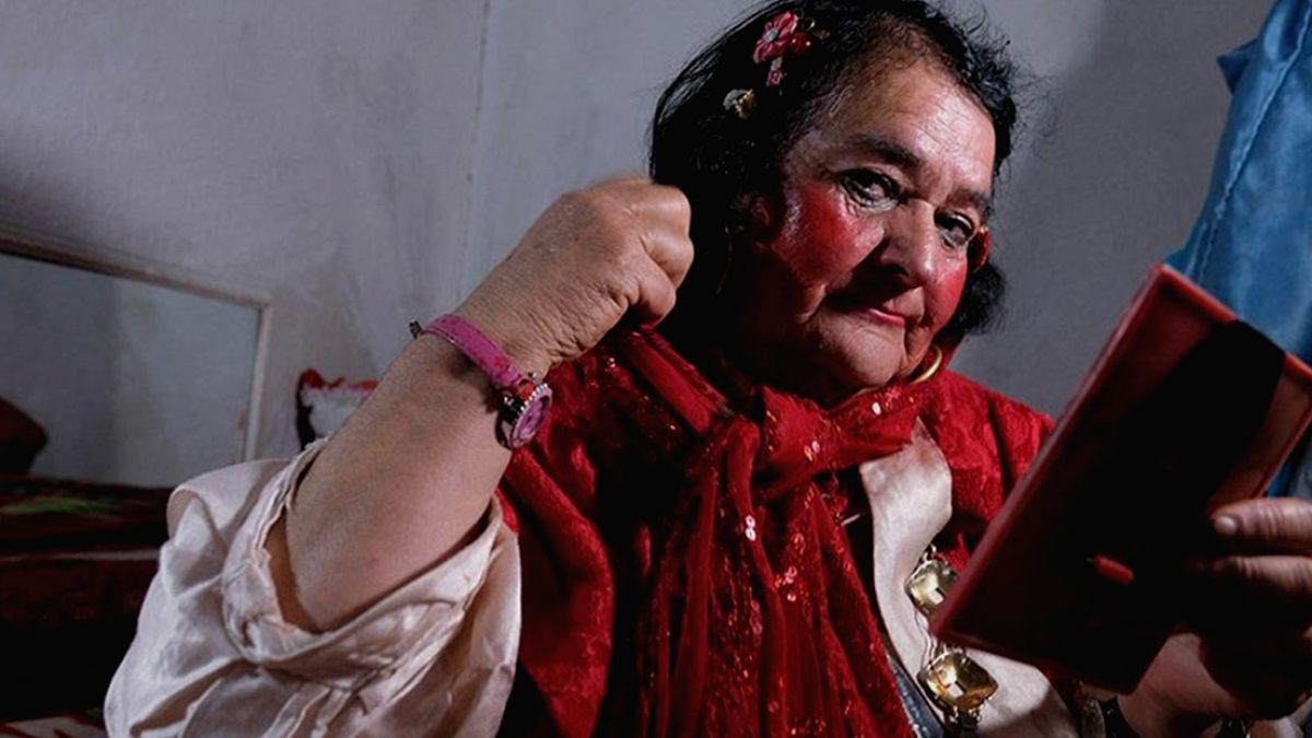 Konyalı 'Kırmızılı Kadın' Sultan Özcan Vefat Etti: İlham Veren Bir Hayat Hikayesi