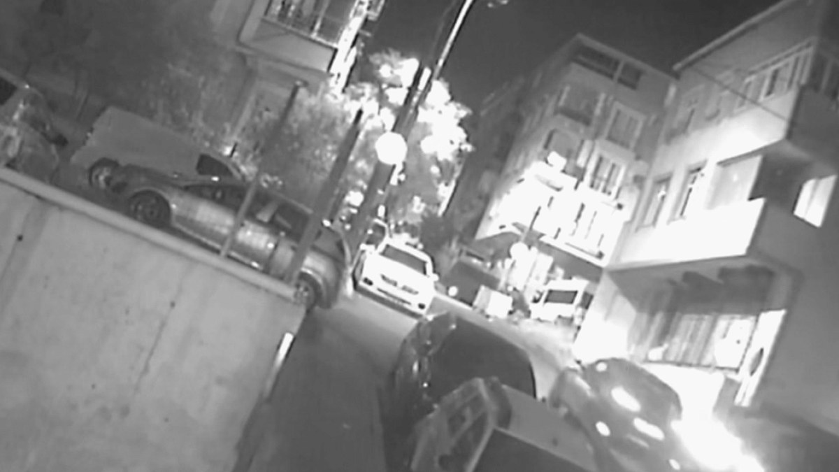 Küçükçekmece'de Seyir Halindeki Otomobilden Ateş Açan 3 Zanlı Tutuklandı