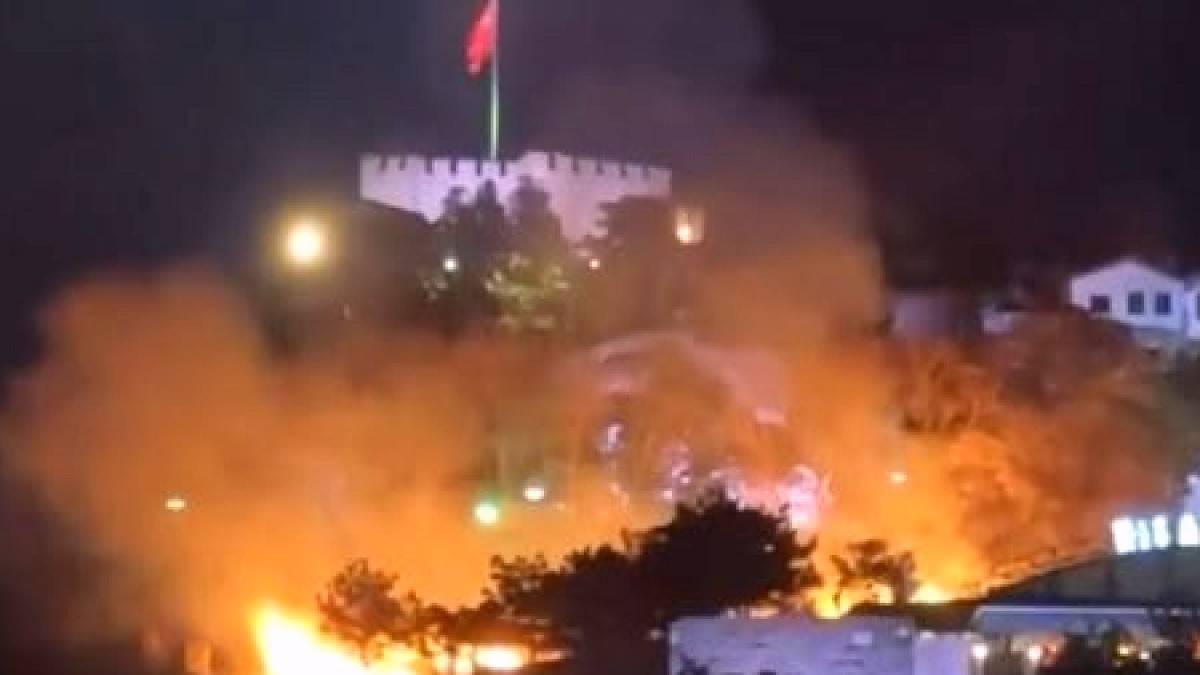 Ankara Kalesi Çevresindeki Ot Yangını Kontrol Altına Alındı