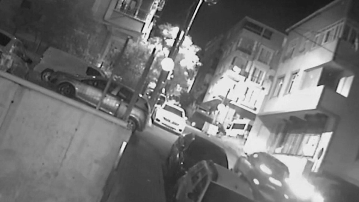 Küçükçekmece'de Seyir Halindeki Otomobilden Ateş Açan 3 Kişi Tutuklandı