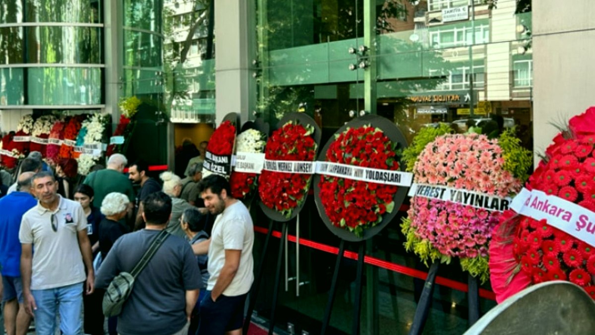 Ahmet Telli'nin Cenaze Töreninde Kılıçdaroğlu'na Çelenk Krizi Yaşandı