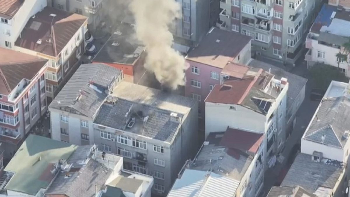 Bağcılar'da Annesinden Para Alamayınca Evi Ateşe Verdi, Polis Yakaladı