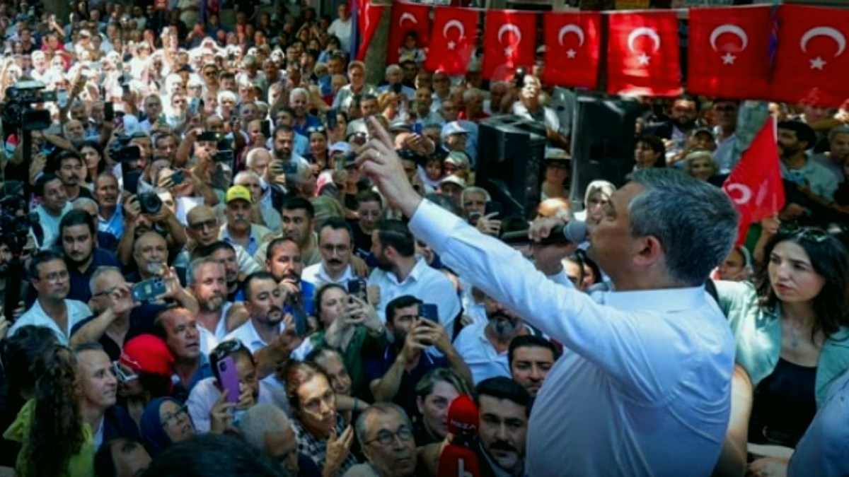 CHP Lideri Özgür Özel'den Yeni Parti İhtimali Açıklaması