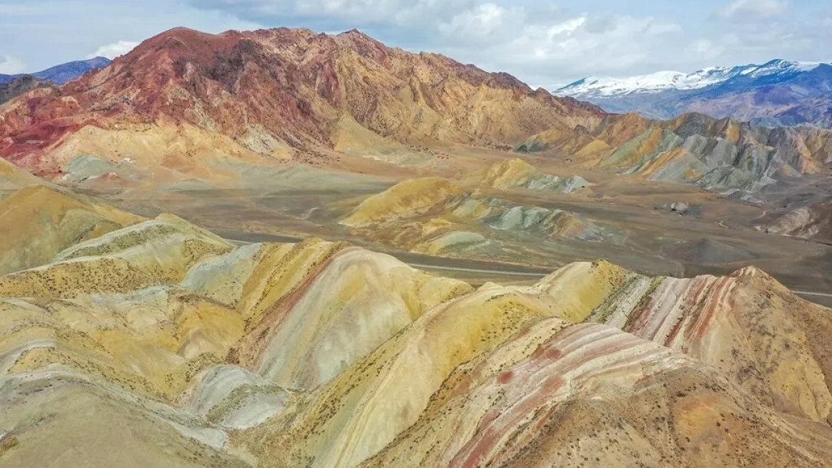 Erzurum'un Saklı Cenneti Gökkuşağı Tepeleri Yazın Büyülüyor
