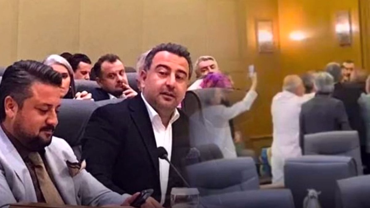 Bursa Belediye Meclisi'nde İsmet İnönü Krizi: CHP Grubu Salonu Terk Etti