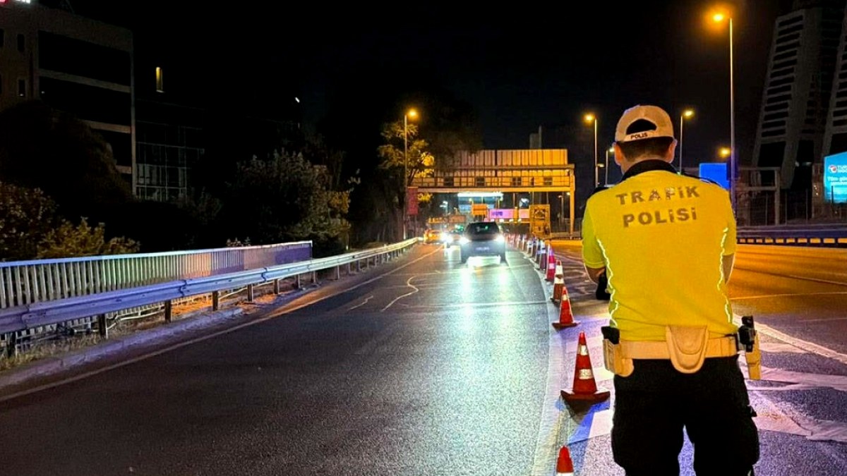 İstanbul'da Trafik Felci: Şehitler Köprüsü ve Ana Arterler Kapalı