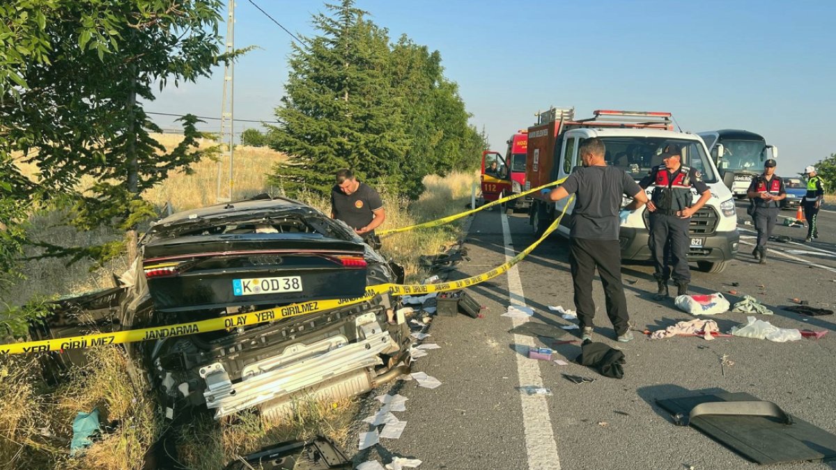 Almanya'dan Kayseri'ye Giden Gurbetçi Aile Trafik Kazasında Hayatını Kaybetti