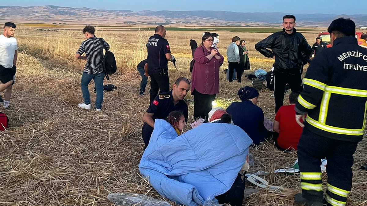 Amasya'da Yolcu Otobüsü Devrildi: 46 Kişi Yaralandı