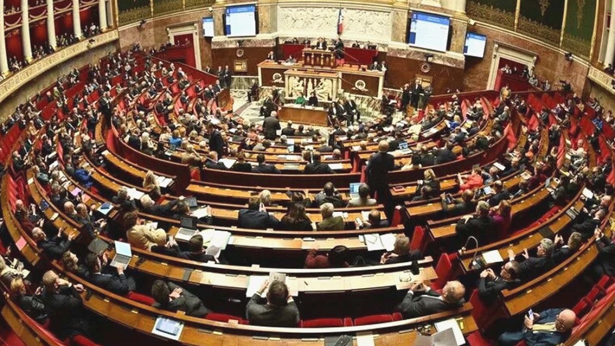 Fransa'da Tartışmalı Yasa Kabul Edildi: Ağır Hastalara Yardımcı Ölüm Hakkı Tanınıyor