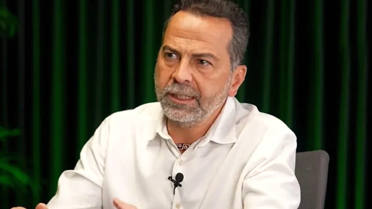 Nasuh Mahruki'ye 15 Temmuz Paylaşımı Nedeniyle Gözaltı Kararı