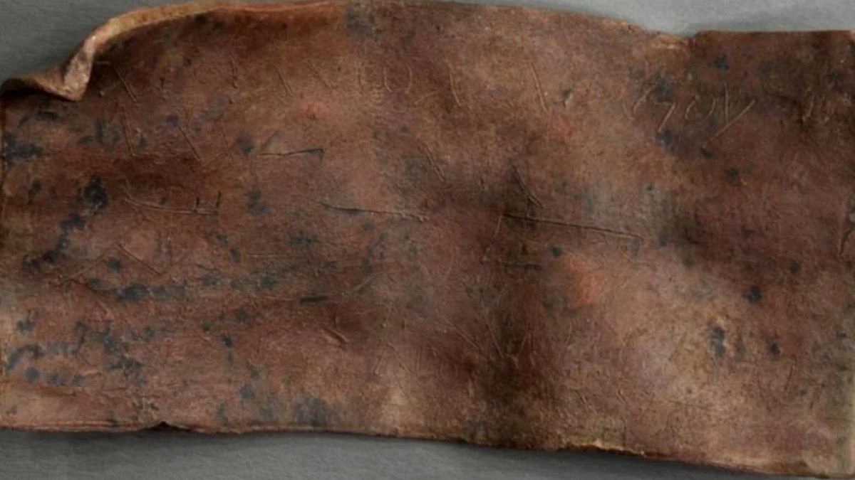 Hollanda'da 2000 Yıllık Büyü Tabletinde Gizemli Yazılar Bulundu