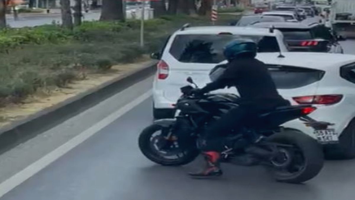Vakaya Koşan İtfaiyeye Yardım Eden Motosikletçi Kahraman Oldu