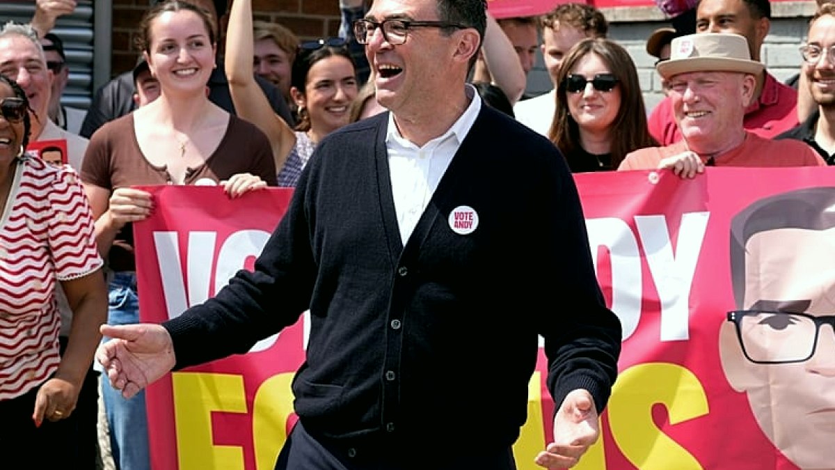 İşçi Partisi'nin Yeni Lideri Andy Burnham, İngiltere'nin Başbakanı Oldu