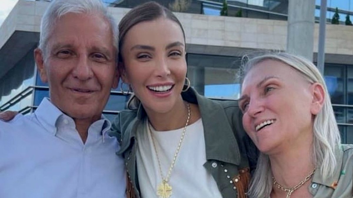 Özge Ulusoy'dan Babasının Vefatıyla İlgili Hukuk Zaferi Açıklaması