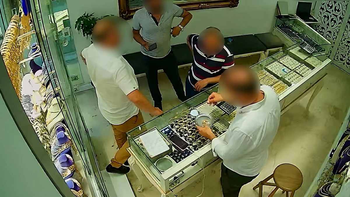Kuyumcuları Sahte Altın Dişle Dolandıran Şebeke Çökertildi