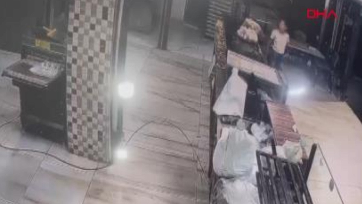 Fırından 10 Bin Lira Çaldılar: Şüpheliler Kamerada Yakalandı