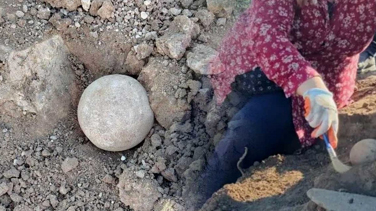 Azerbaycan'da Bulunan Gizemli Taş Küre Arkeologları Şaşırttı