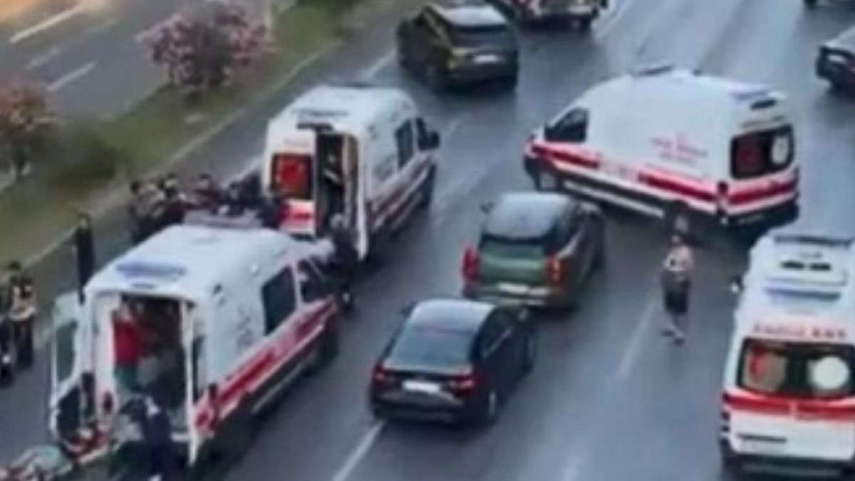 Esenler'de Trafik Kaosu: Zincirleme Kaza 3 Kişiyi Yaraladı