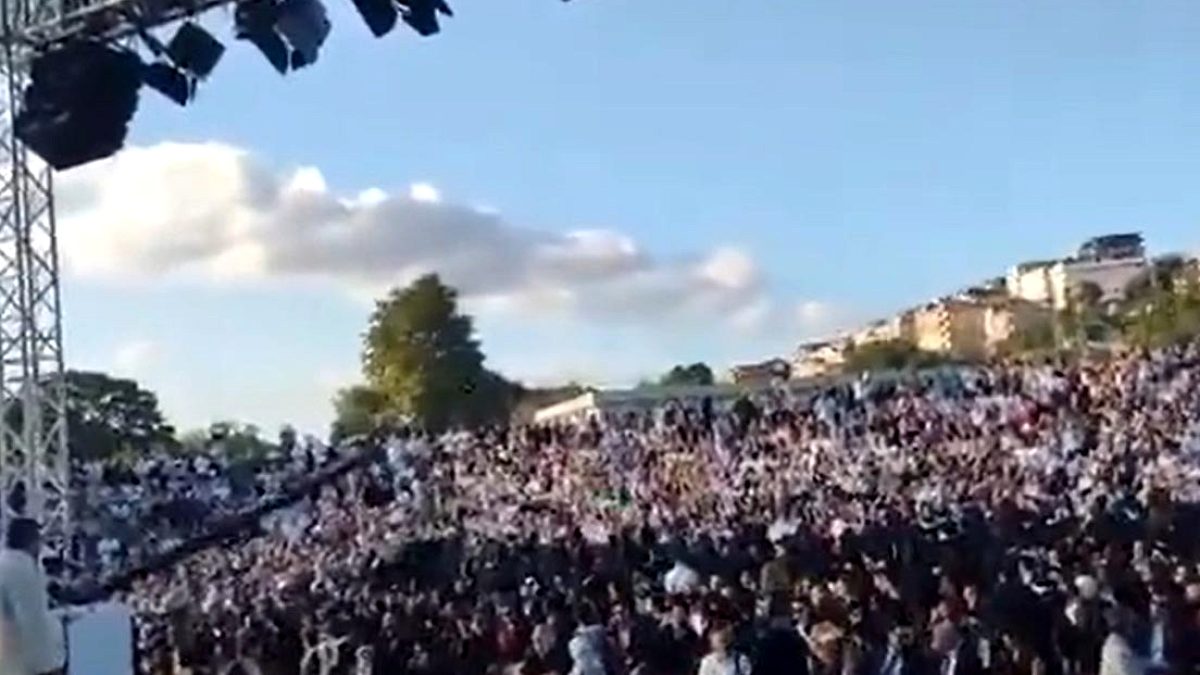 Bilgi Üniversitesi'nde Kayyum Rektöre Öğrenci Tepkisi: Sırtlarını Döndüler
