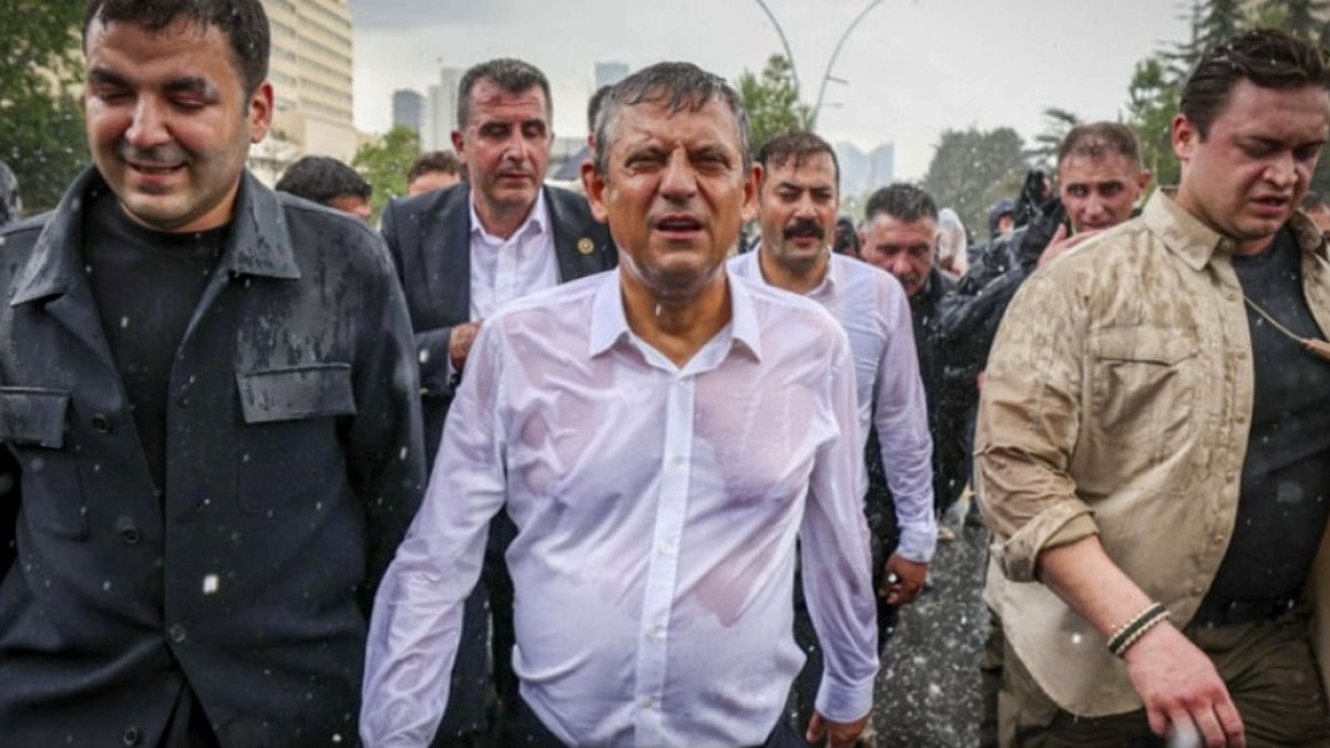CHP'de Büyük Ayrılık: Özgür Özel Yeni Parti Kuruyor Mu?