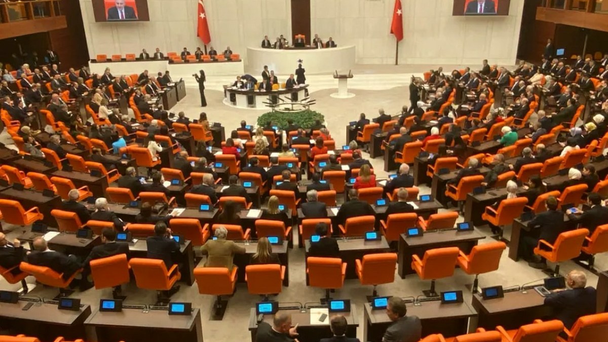 CHP'li Vekillerin Dokunulmazlık Dosyaları Meclis'te: AKP'den Şaşırtan Açıklama