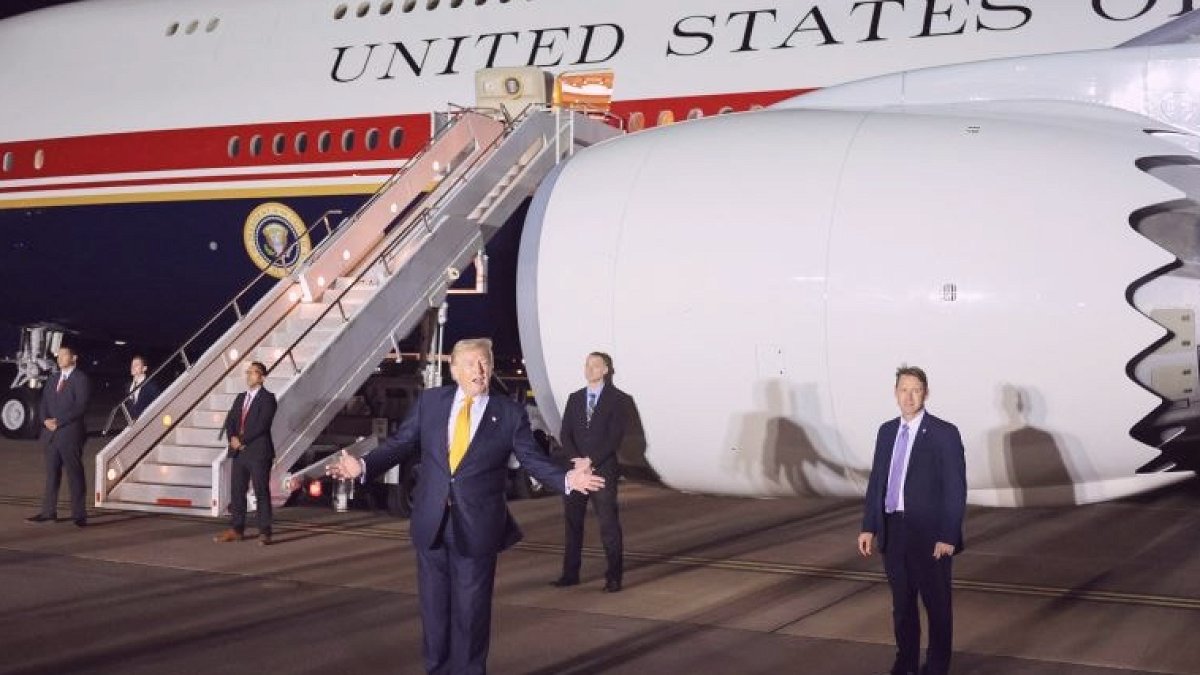 Trump'tan Kritik Uçak Güncellemesi: Güvenlik Endişeleri Devrede