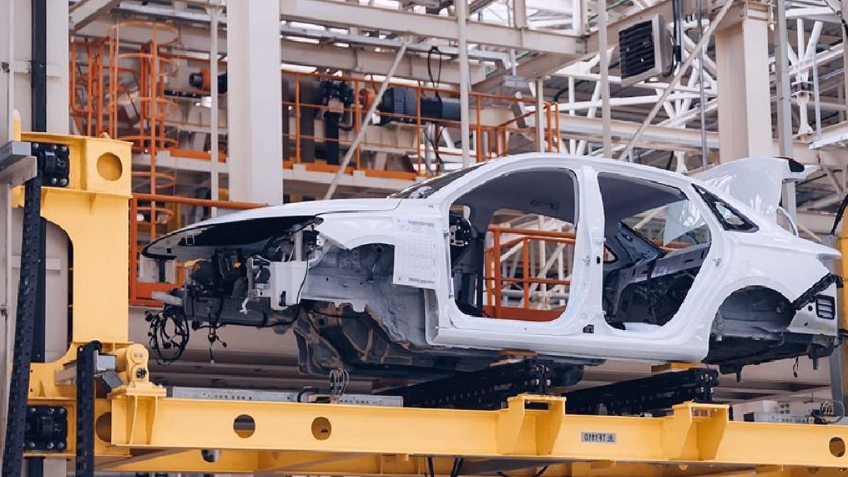 Alman Otomotiv Sektörü Tarihi Dönüşümde: Fabrikalar Kapanıyor, İstihdam Düşüyor