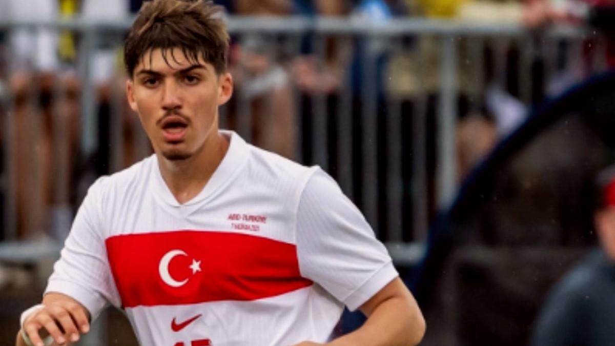 Genç Futbolcu Yusuf Akçiçek'ten Annesine Duygusal Hediye: Yazlık Ev Hayali Gerçek Oldu