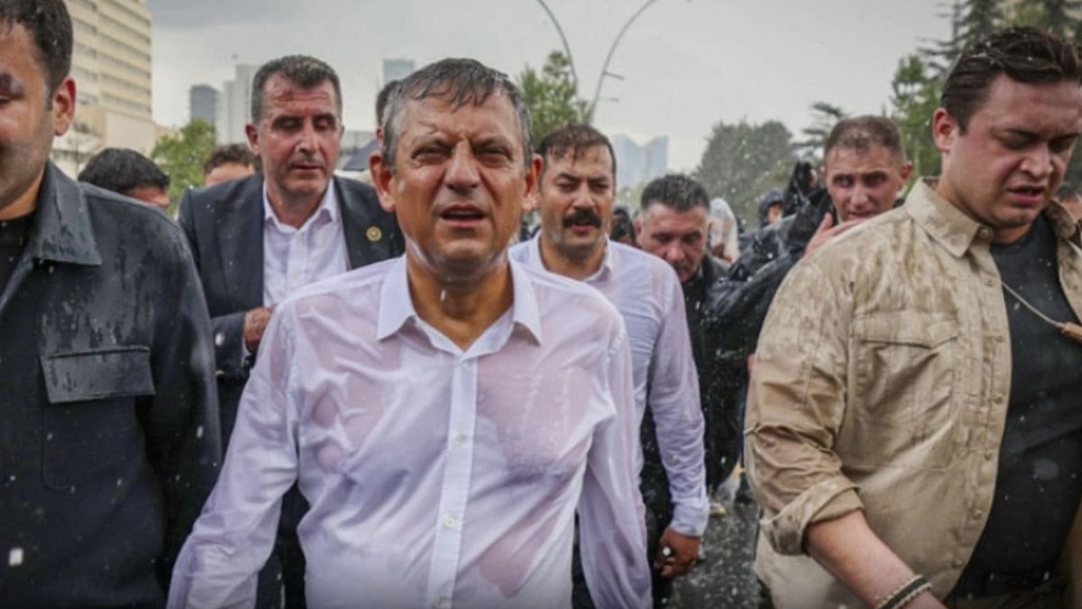 Özgür Özel'in Yeni Partisi Dünyada Gündem Oldu: Erdoğan'a Meydan Okuma Olarak Yorumlandı