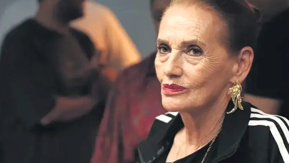 Nur Sürer'den 47 Yıllık Kariyerinde Büyük Sürpriz: Komedi Hayali Gerçekleşti