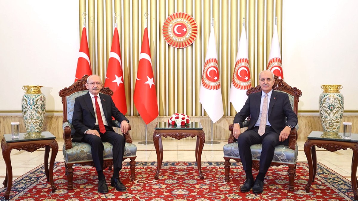 TBMM Başkanı Kurtulmuş'tan Siyasi Parti Ziyaretleri: Kılıçdaroğlu ile Farklı Salonda Buluştu