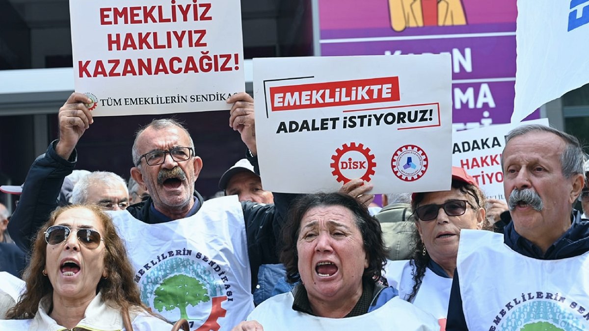 Emekliler Adli Tatil Nedeniyle Zam Haklarını Ertelendi